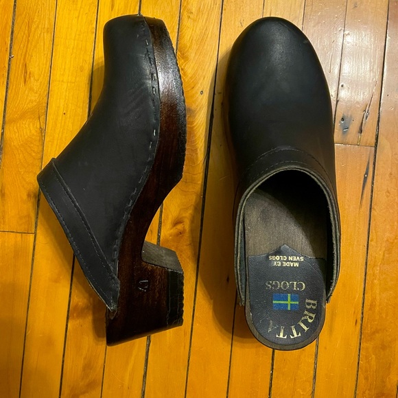Brittany Sven Clogs - Picture 1 of 3